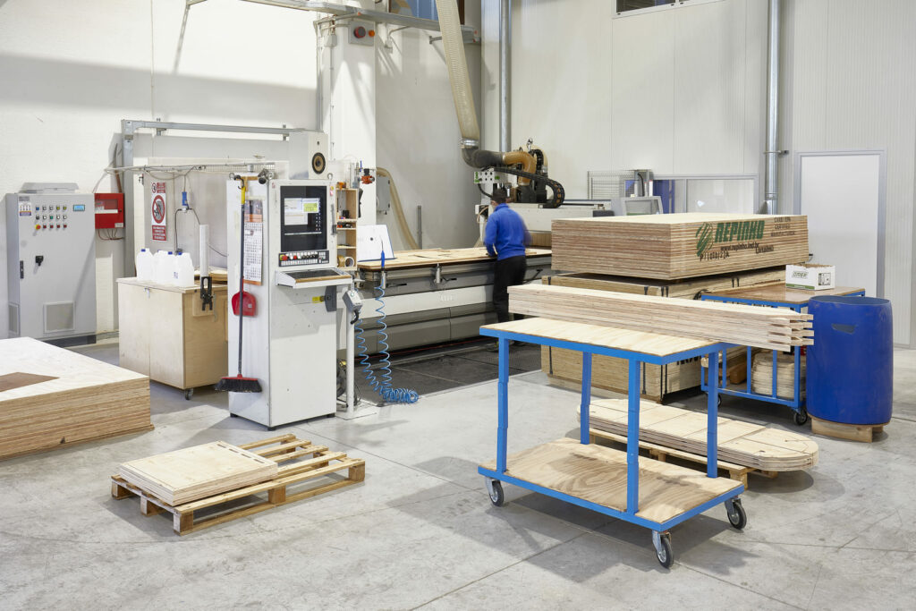 Falegnameria FARO Villanova di Camposampiero - DESIGN E PRODUZIONE IMBOTTITI E SEDIE IN LEGNO SU MISURA