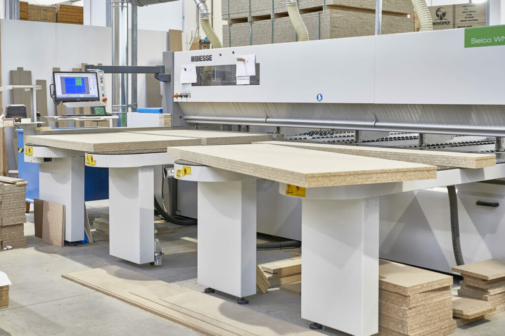 Falegnameria FARO Villanova di Camposampiero - DESIGN E PRODUZIONE IMBOTTITI E SEDIE IN LEGNO SU MISURA